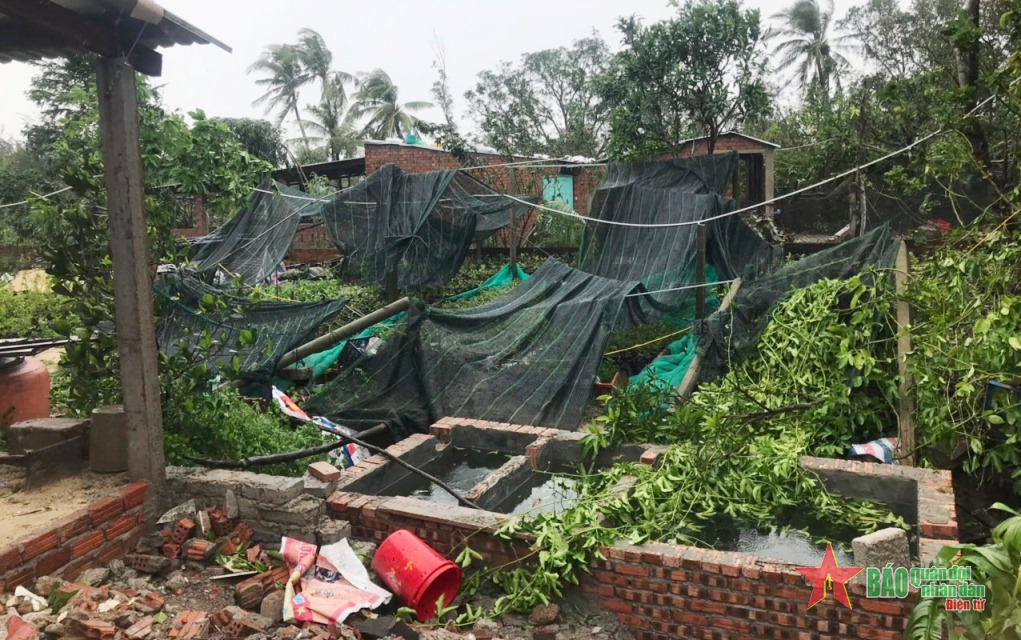 Quảng Nam ngổn ngang sau bão số 4